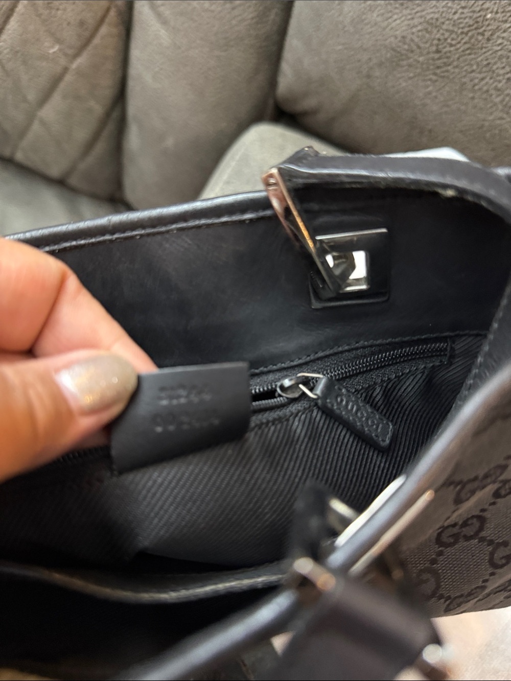 Gucci Black GG Supreme Shoulder Bucket Bag - Picture 8 of 8